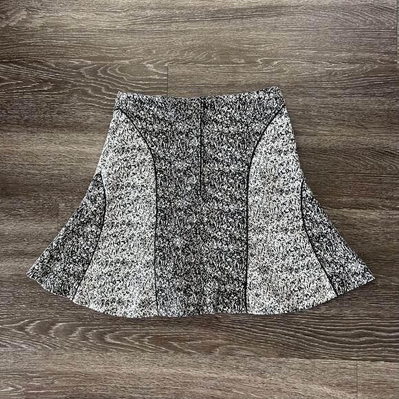 H&M Black & White Textured Flared Mini Skirt Sz 8 Abstract Jacquard Fit & Flare - Picture 3 of 9
